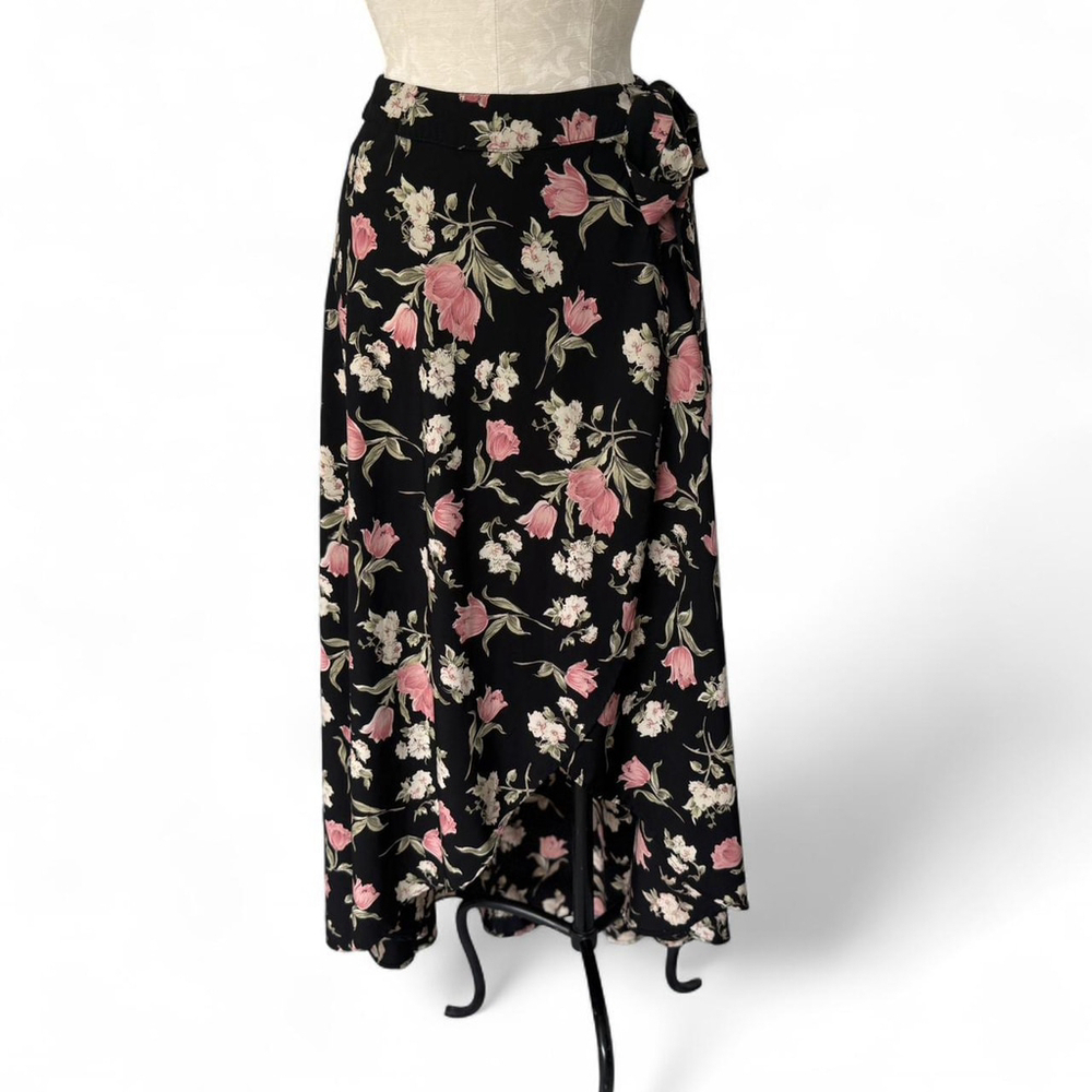 Soprano Black and pink floral maxi skirt with tie waist - Size XS